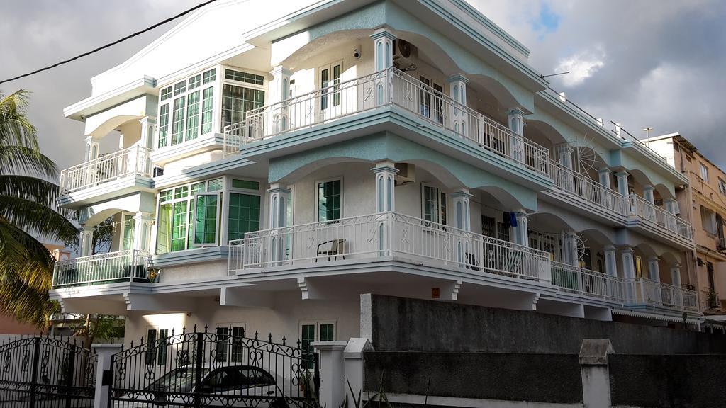 Residence Lasenza Apartment Flic en Flac Exterior photo