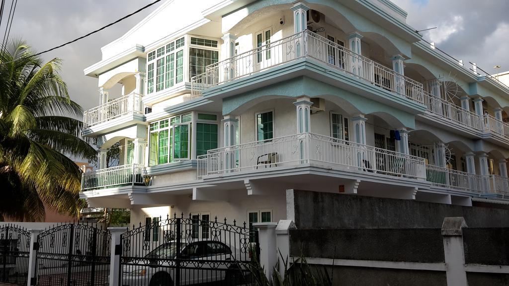 Residence Lasenza Apartment Flic en Flac Exterior photo